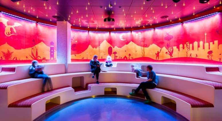 Children's amphitheater with LED lights