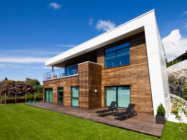 Rear view of angled wall and terrace.