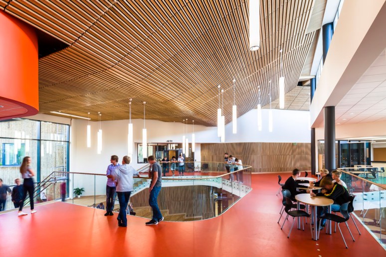 Breakout first floor meeting area, at Nore Neset Skole, designed by Ramboll.