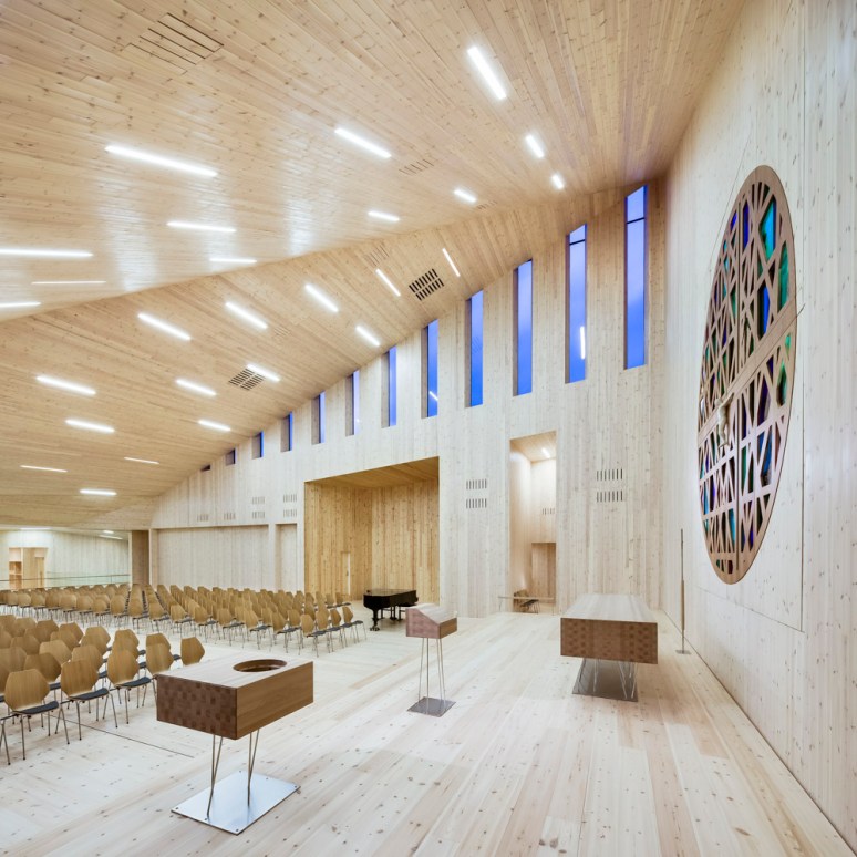 Altar and baptism bowl at Knarvik Church / Knarvik Kirke, Norway designed by Reiulf Ramstad Arkitekter.