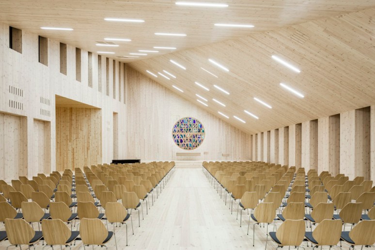 Interior of Knarvik Church / Knarvik Kirke, Norway designed by Reiulf Ramstad Arkitekter.