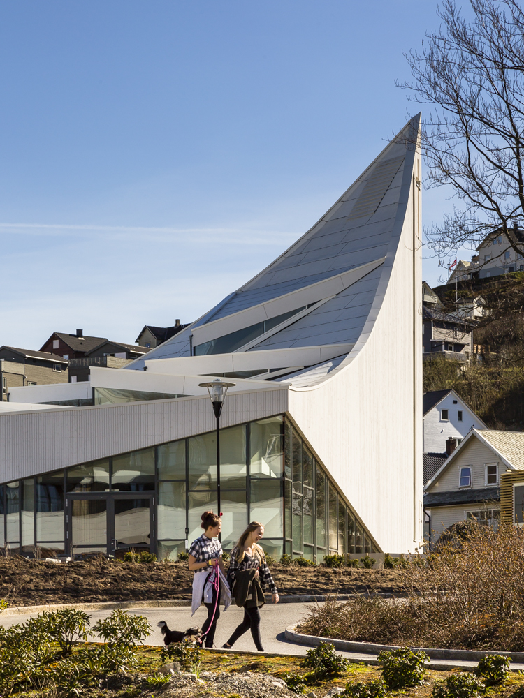 Side profile of Aalgaard Church with two young girls, designed by Link Arkitektur, Stavanger, Norway.