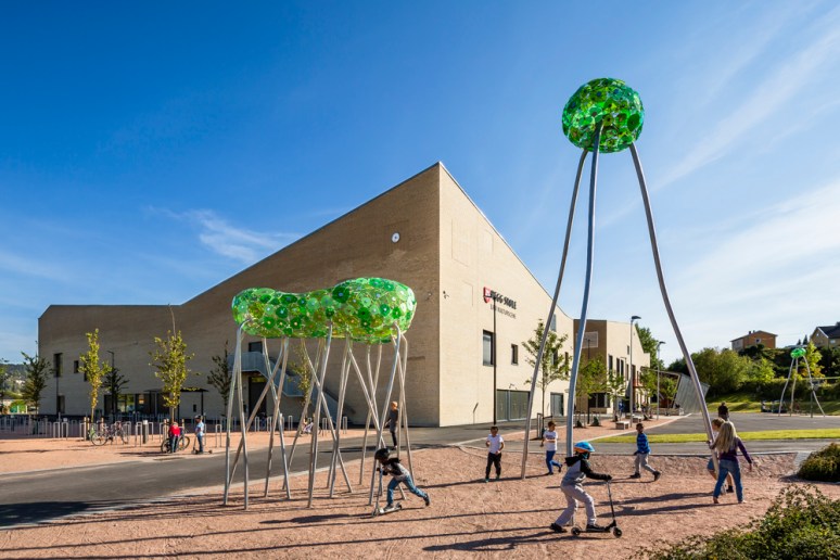 Fun sculptures at Hegg Skole, Oslo, designed by L2 Arkitektur, photographed by Hundven-Clements Photography
