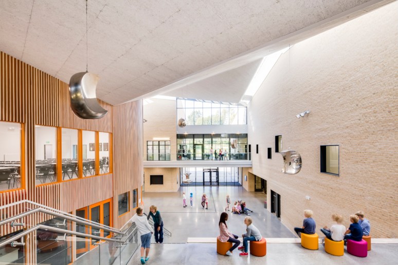 Main atrium at Hegg Skole, Oslo, designed by L2 Arkitektur, photographed by Hundven-Clements Photography